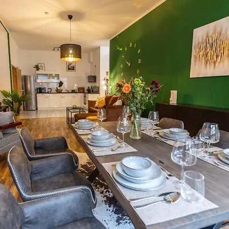 Cozy Dor Stilvolles Parkplatz Netflix